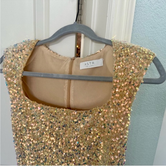 🎁Astr the Label gold sequin dress - Picture 4 of 4